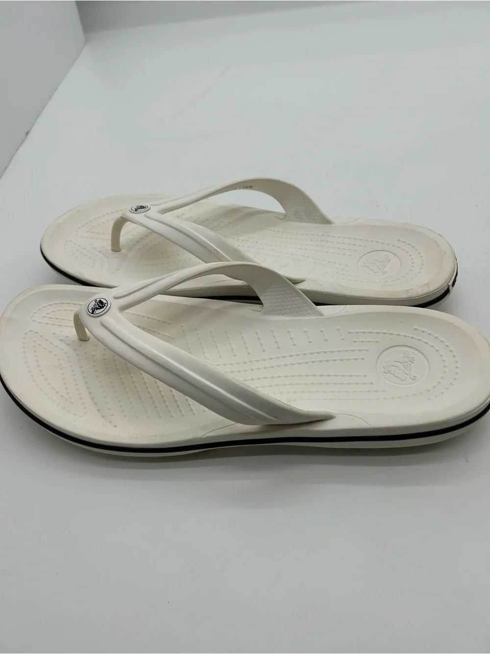 Men’s Crocs White Flip Flop Sandals size 11